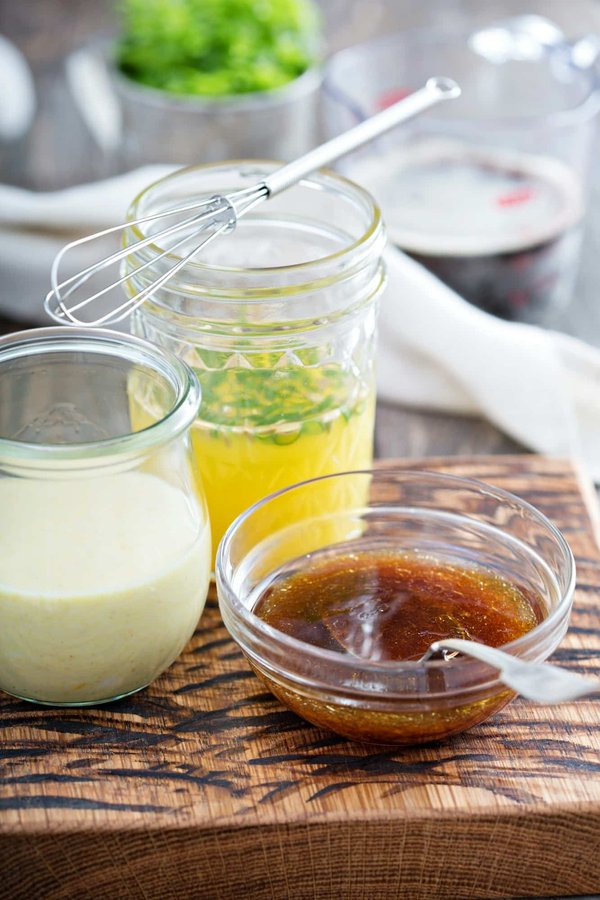 Comment créer une marinade au miel et piment d'Espelette pour des brochettes de poulet?